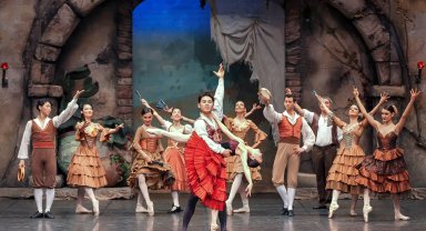 Aspendos'ta perde açılıyor