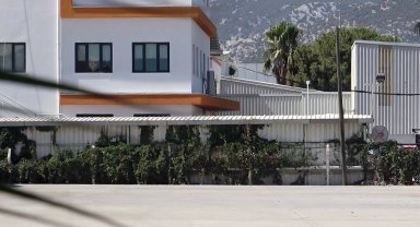 Ayrıldığı fabrikayı bastı, 1 işçiyi yaraladı