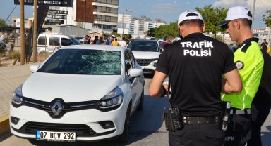 Baba ve oğlunun yaralandığı kaza kamerada