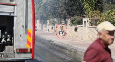 Benzin döküp evi ateşe verdi, oturup yangını izledi