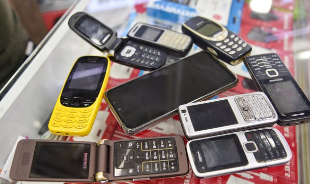 Dijital bağımlılığa, velilerden 'tuşlu telefon' tedbiri