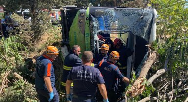Direksiyonda fenalaşıp kaza yapan otobüs şoförü öldü