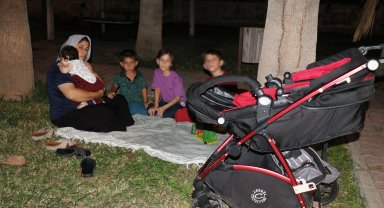 Evini lağım suyu bastı, 4 çocuğuyla sokakta kaldı