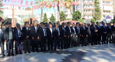 Gazi törende baygınlık geçirdi