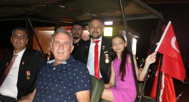 Gaziler Günü'nde klasik otomobil korteji