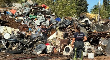 Hurda yangını büyümeden söndürüldü