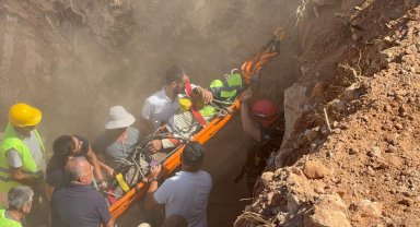 Kalıp sökerken 5 metre yüksekten düşen inşaat işçisi yaralandı