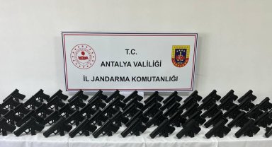 Kepez'de kaçak silah operasyonu: 72 tabanca ele geçirildi