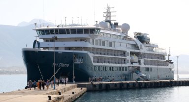 Lüks kruvaziyer ABD'li ve Rus turistleri getirdi