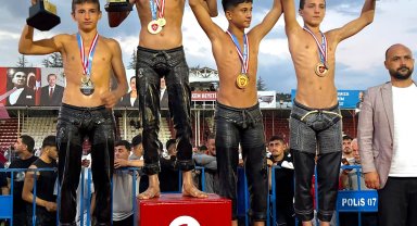 Manavgat Belediyesi güreşçisinden Elmalı'da şampiyonluk