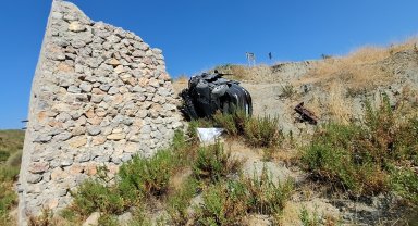 Manavgat'ta otomobil şarampole devrildi; 1 ölü, 1 yaralı