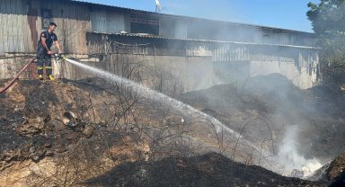 Ot- çalılık yangını, iş yerine ulaşmadan söndürüldü
