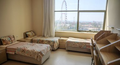 Otel konforunda deniz manzaralı yurt