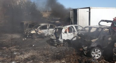 Otluk alandaki yangında atıl durumdaki 12 araç zarar gördü