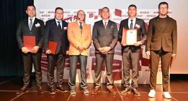 Özbek: Eğitim, yapay zekâ ve ekonomi Türkiye'nin asıl gündemi olmalı