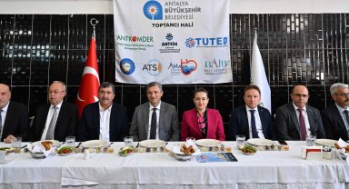 Özdemir: Hal esnafı ve üreticilerimizin yanında olmaya devam edeceğiz