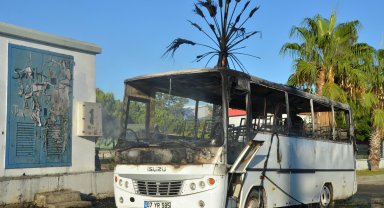 Park halindeki otobüs yandı