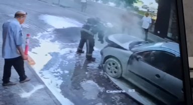 Seyir halindeyken yanan otomobil hasar gördü