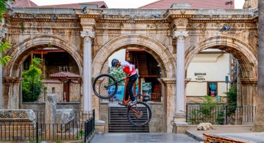 Tarihin dar sokaklarında pedal sesleri