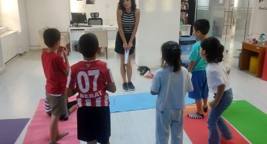 Tekelioğlu İl Halk Kütüphanesi Sevgi Evleri'nden gelen çocuklara kapılarını açtı