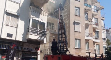 Yatak odasında çıkan yangını itfaiye söndürdü