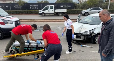 2 kişinin yaralandığı kaza kamerada