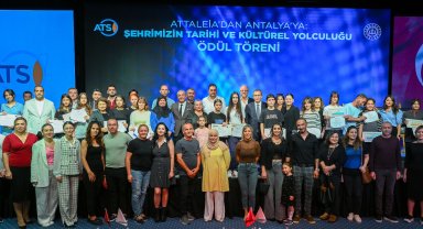 'Cumhuriyetin geleceği gençlerimizle güvende'