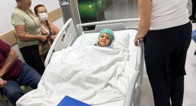 4 yaşındaki Mavi İmer'in parmağı, anaokulunun demir kapısına sıkışıp koptu