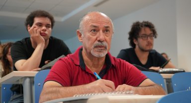 63 yaşında yeniden üniversite öğrencisi