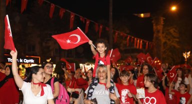 Alanya'da 7'den 70'e Cumhuriyet coşkusu