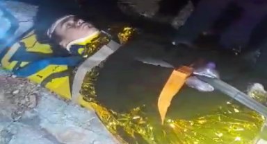 Alanya'da kayalık alanda mahsur kalan 2 çocuk kurtarıldı