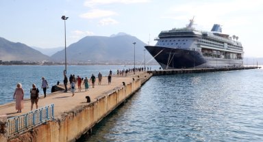 Alanya'da kruvaziyer trafiği sürüyor