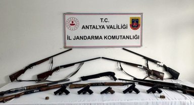 Alanya'da ruhsatsız silah operasyonu