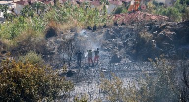 Alanya'da yangın villalara sıçramadan söndürüldü