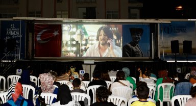 Altın Portakal'da 'Gezen Sinema' heyecanı başladı