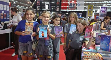 Antalya Kitap Fuarı'na öğrencilerden yoğun ilgi
