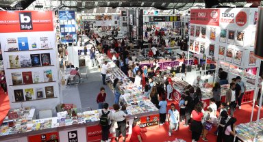 Antalya Kitap Fuarı'nda ziyaretçi akını