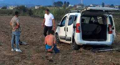 Cezaevi firarileri kaçarken araçlarıyla girdikleri tarlada yakalandı