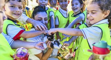 Çocuklar patili dostlarıyla buluştu