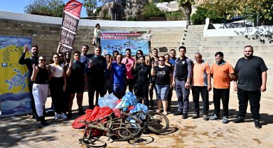 Deniz dibi temizliğinde, 2 bisiklet ve 1 tabanca bulundu
