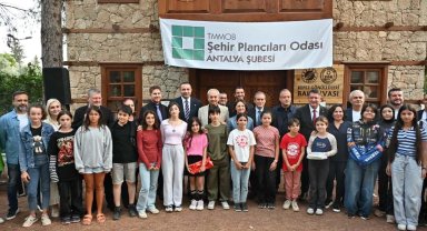 Dokumapark'ta çocukların gelecek şehir hayalleri tuvallere yansıdı