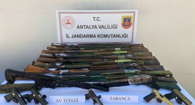 Elmalı'da ruhsatsız silah operasyonu