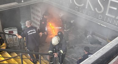 İş hanındaki yangın kısa sürede söndürüldü