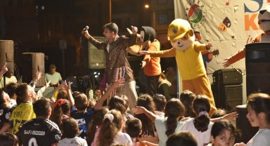 Karşıyaka ve Esentepe'de 'Sahne Kepez' coşkusu