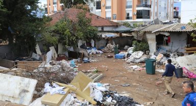 Kepez'de çöp ev operasyonu