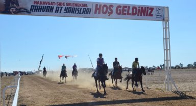 Manavgat- Side Geleneksel Rahvan At Yarışları yapıldı