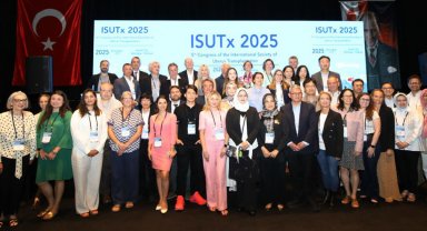 Mucize bebekleriyle sahnede denetimlerini anlattılar