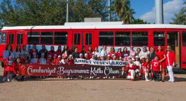 Nostalji tramvayında Cumhuriyet Bayramı kutlandı