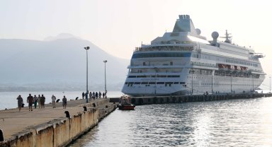 Rus turistler kruvaziyerle geldi
