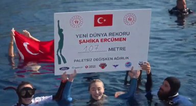 Şahika Ercümen'den cumhuriyetin 102'nci yılı ve Gazze için yeni dünya rekoru